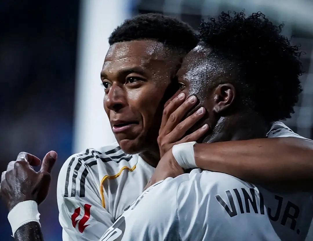 维尼修斯和, 中却存在模 维尼修斯和, 中却存在模